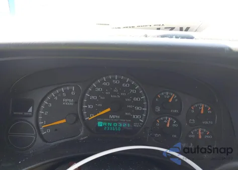 2001 Chevrolet Silverado 1500 z USA, uszkodzony, nr VIN 1GCEC14W01Z200228